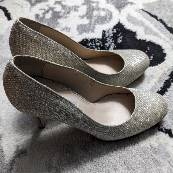 Shoes - Picture 1 of 8